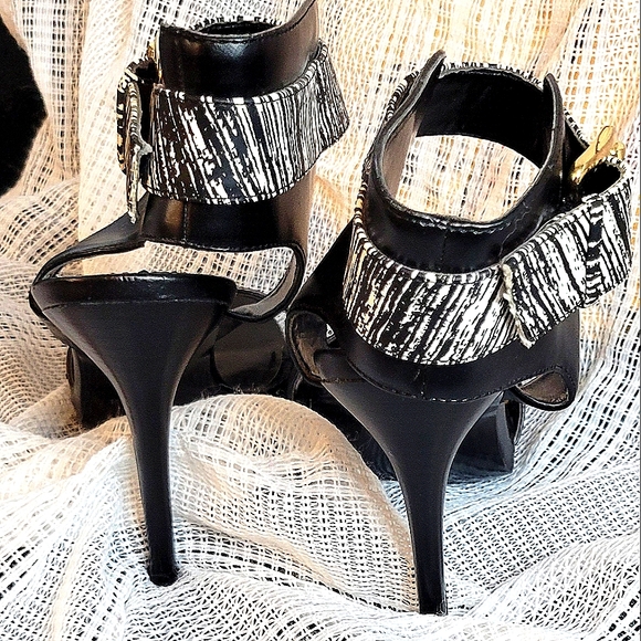 OPEN TOE STILLETO STYLE STRAP HEELS BY GUESS EXCELLENT CONDITION - Picture 9 of 11